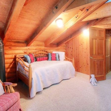 Log Cabin On The Stream Sundance Екстер'єр фото