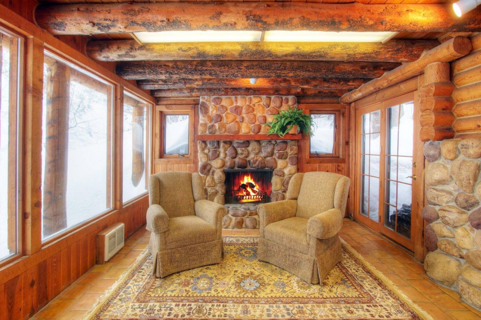 Log Cabin On The Stream Sundance Екстер'єр фото