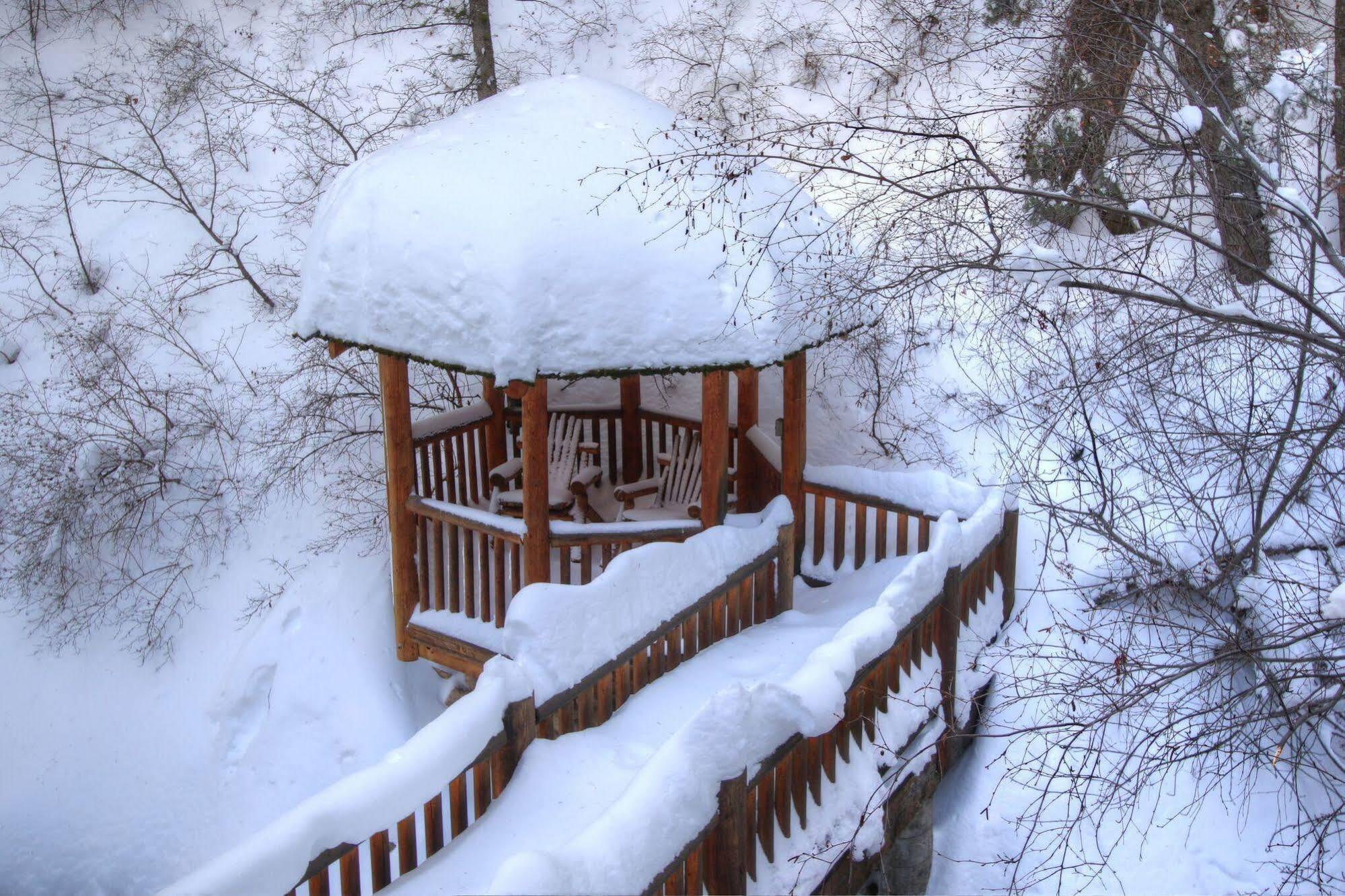 Log Cabin On The Stream Sundance Екстер'єр фото